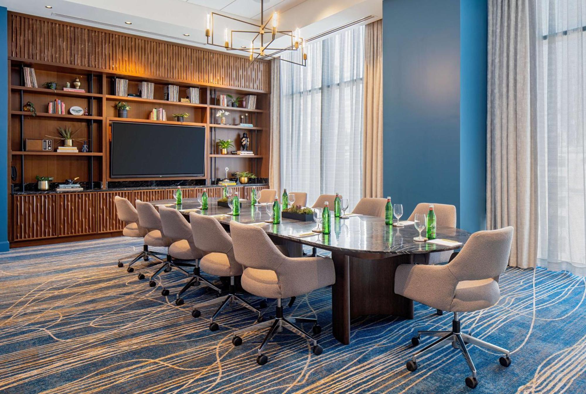 Hotel Tempo By Hilton Downtown 3*