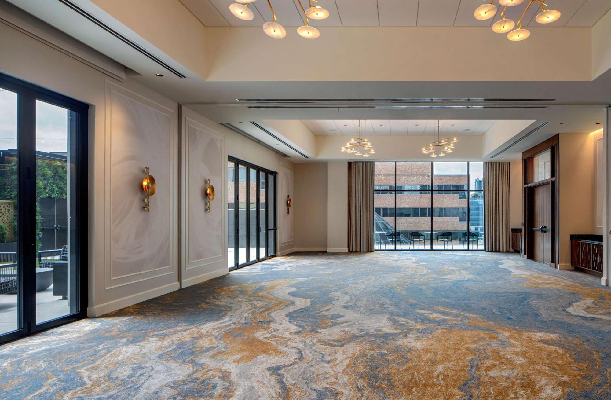 Tempo By Hilton Downtown 3*