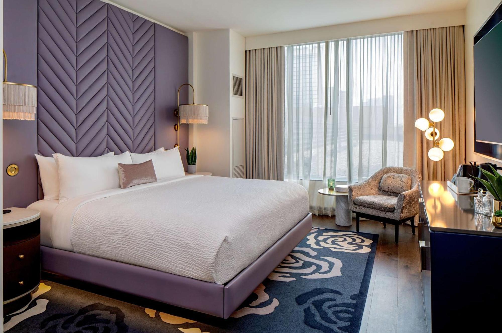 Tempo By Hilton Downtown 3*